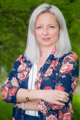 Katarzyna Kołodziej – zastępca dyrektora, fizyka zastępca dyrektora szkoły, nauczyciel przedmiotu fizyka